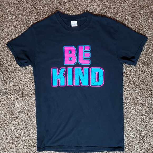 Gildan Tshirt - Picture 2 of 5